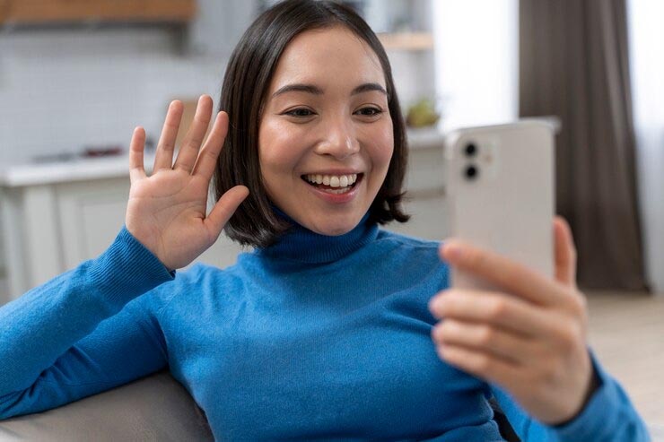 Use Hand Gestures to Add Effects to FaceTime Video Calls